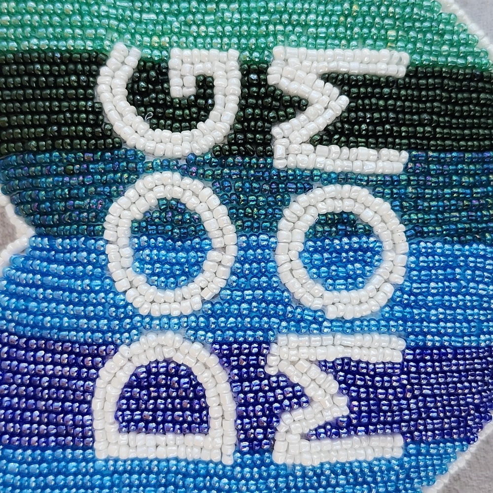 "DOG MOM" GLASS BEADED HEART ZIPPER POUCH - Picture 2 of 10